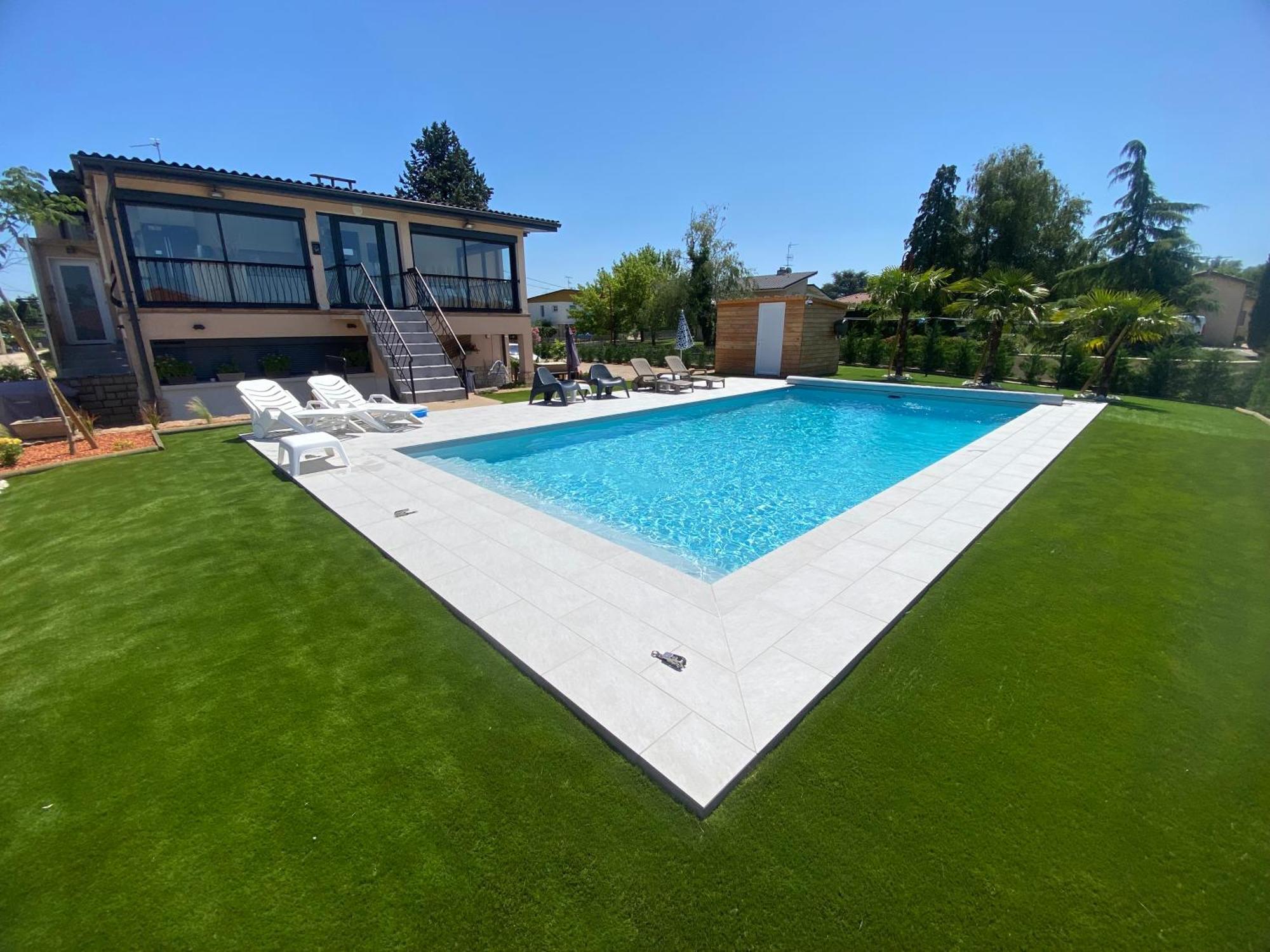 Studio Chez L'Habitant Avec Piscine Commune Grieges المظهر الخارجي الصورة